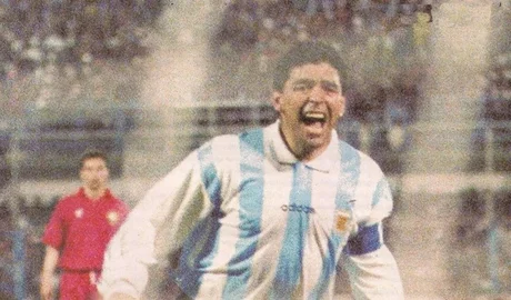 Imagen de archivo. Diego Maradona festejando el gol sobre el arco que da a espaldas de las instalaciones del club