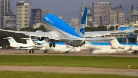 Desde mañana, Aeroparque sólo operará vuelos a Uruguay y de cabotaje