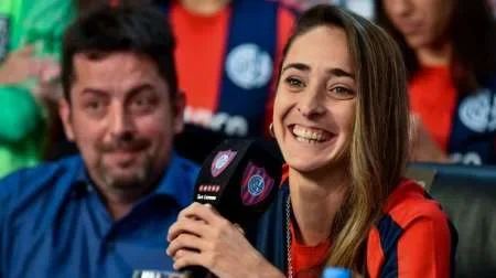 Macarena Sánchez es la primera futbolista profesional de la Argentina