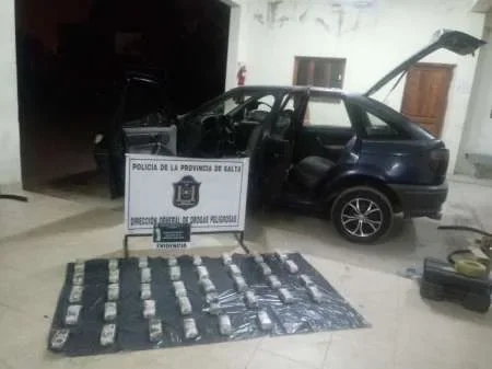 A través de controles vehiculares detectaron más de 40 kilos de cocaína