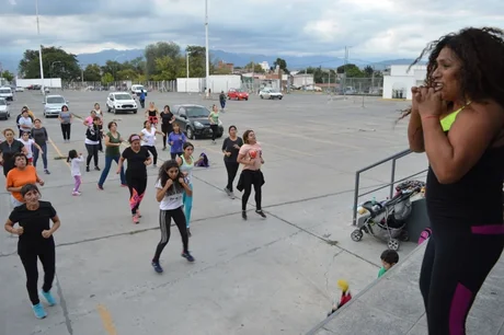 Dictarán clases gratuitas de gimnasia y zumba en el estacionamiento del CCM