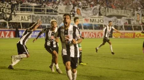 Un equipo santiagueño jugará en la Superliga