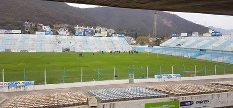 Mentesana: “Sólo alquilamos el estadio”