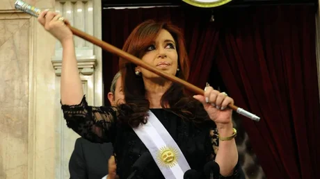 Sobreseyeron a Cristina en la causa del bastón presidencial