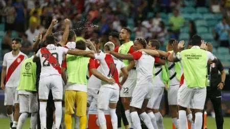 Perú derrotó a Uruguay y avanzó a semifinales