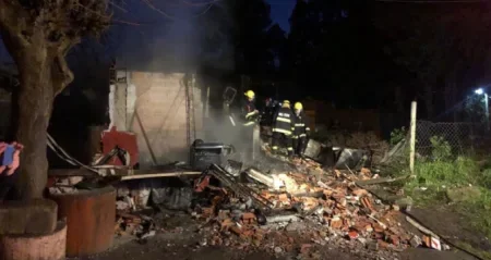 Cinco menores de edad murieron en un incendio