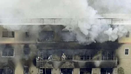 Un hombre provocó un incendio en Japón y fallecieron al menos 24 personas