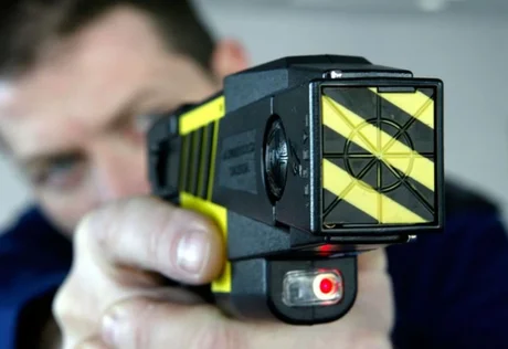 Nación compró sus primeras pistolas Taser para las fuerzas federales