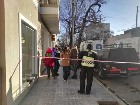 Encontraron un cadáver en calle Bolivar al 400