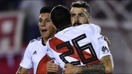 A qué hora juega River