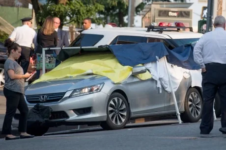 Olvidó a sus hijos en el auto y murieron por deshidratación