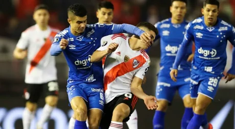 A qué hora juega River