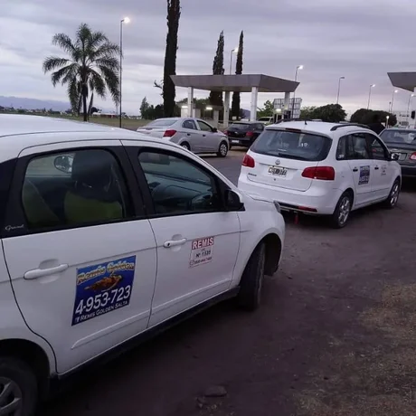 Remiseros no pretenden aumentar la tarifa y piden que se equipare a la de los taxis