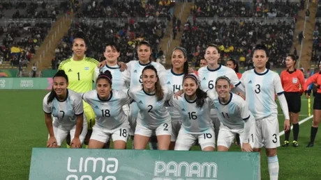 Las chicas de fútbol se quedaron con la de plata