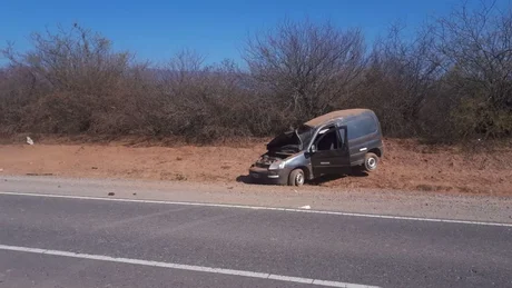 Volcó su camioneta y murió