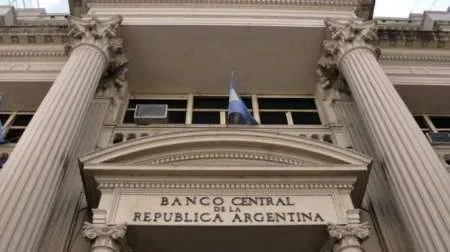 El Banco Central limitó el giro de utilidades de los bancos al exterior