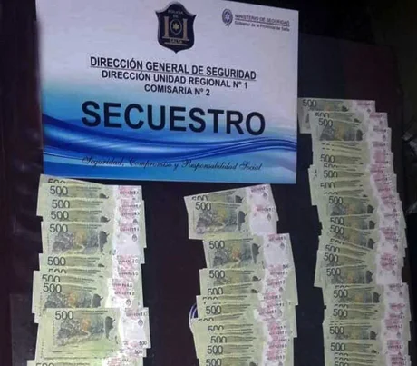 Detuvieron a dos hombres que tenían más 100 mil pesos falsos