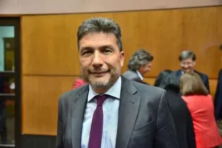 Multaron al presidente del IPV por manejar borracho