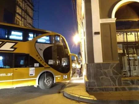 Los colectivos de dos pisos no podrán circular por el microcentro de la ciudad