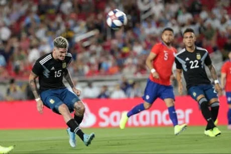 Argentina tuvo momentos de buen fútbol, pero empató con Chile