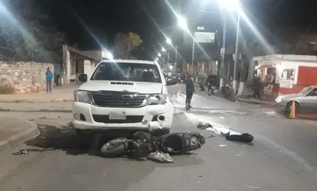 Lo chocó una camioneta y murió