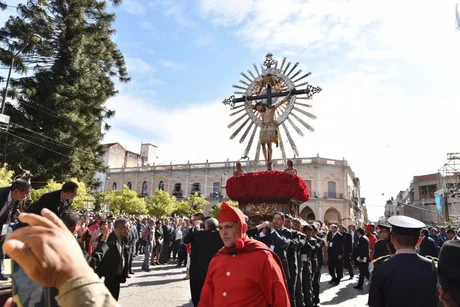 Más de 850 mil personas participaron de la procesión al Señor y la Virgen del Milagro