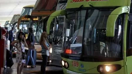 Por el aumento de las naftas los colectivos de larga distancia podrían reducir las frecuencias