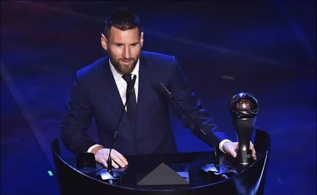 Messi fue elegido por la FIFA como el mejor jugador de la temporada