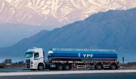 Según el CEO de YPF los precios de los combustibles están 20% atrasados