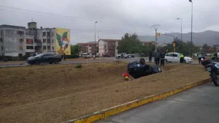 Una niña murió tras un vuelco en avenida Patrón Costas