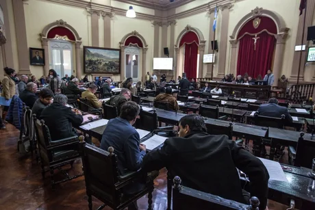 Media sanción para la ley que prohíbe la entrada a los estadios de fútbol a deudores morosos