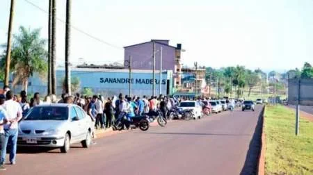 Una panadería de Misiones ofrece trabajo y hay más de 10 cuadras de fila de postulantes