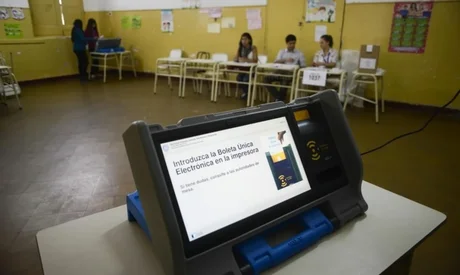 Diputados buscan modificar el sistema de votación a días de las elecciones