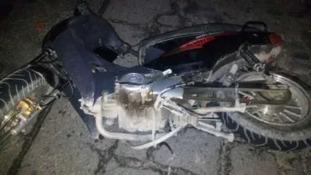 Un hombre cayó de su motocicleta y horas después perdió la vida en el hospital