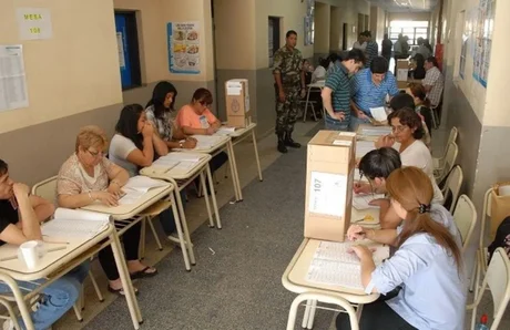 Este miércoles cobran quienes fueron autoridades de mesa en Salta