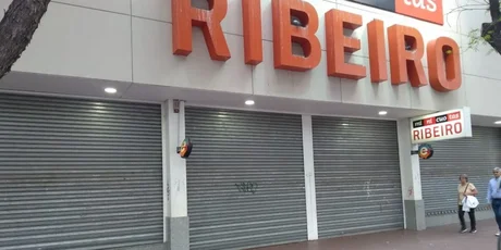 Ribeiro cerró una de sus sucursales y peligran más de 1500 puestos de trabajos