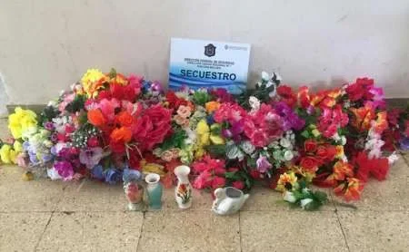 Detienen a una pareja que había robado flores artificiales de un cementerio