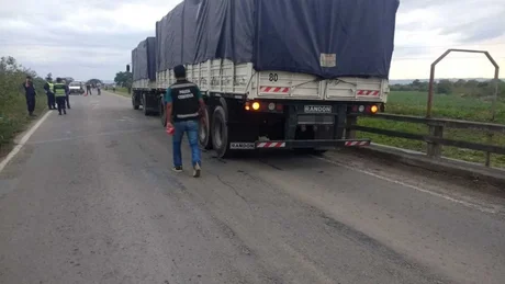 Motociclista chocó con un camión y murió