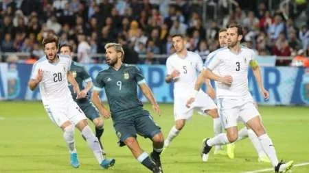 Con un gol agónico de Messi, Argentina empató con Uruguay