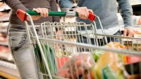 El costo de la canasta básica alimentaria aumentó 2,1% en octubre y 45,9% interanual