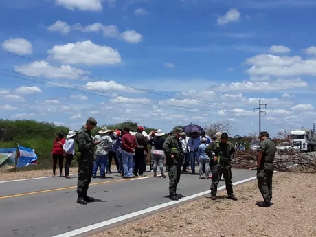 Ante el incumplimiento del Gobierno campesinos cortan nuevamente ruta nacional 81