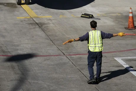 Levantan el paro de controladores aéreos y habrá vuelos normales