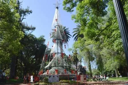 Este domingo empezará a funcionar el árbol de Navidad en plaza 9 de Julio