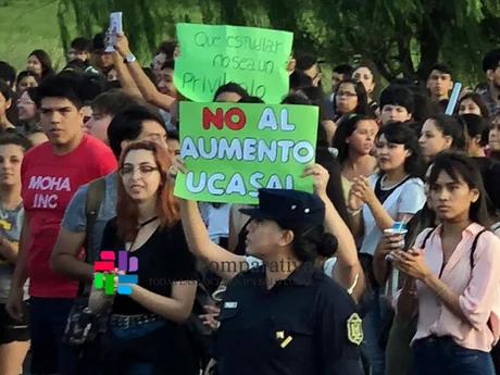 Alumnos de la UCASAL se manifestaron contra los aumentos