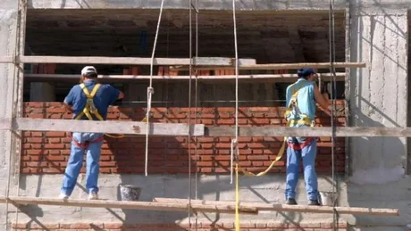 Obrero cayó más de tres metros desde un andamio y murió: se investiga qué pasó