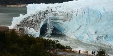 Nuevo desmoronamiento nocturno del glaciar Perito Moreno