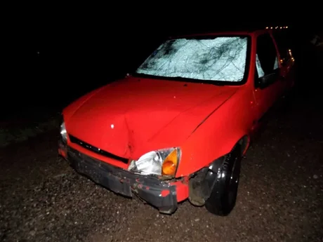 Motociclista chocó contra un auto y murió