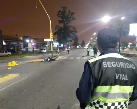 Viajaba de acompañante en una moto y murió en un siniestro vial