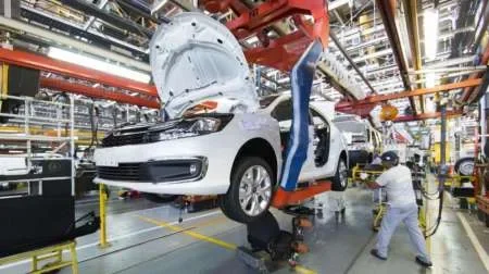 La producción de autos cayó 32,5% en 2019