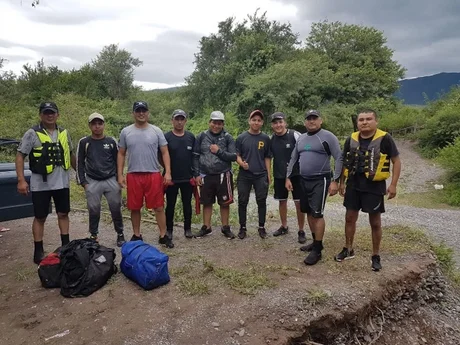 Rescatan a cuatro jóvenes del río Las Garzas